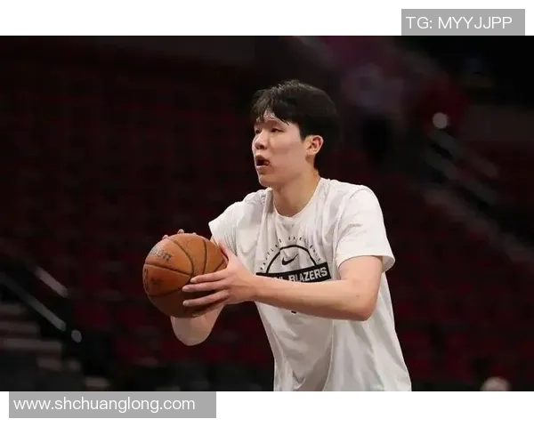 杨瀚森在NBA发展联盟展现惊人弹跳直接隔人扣篮引发热议